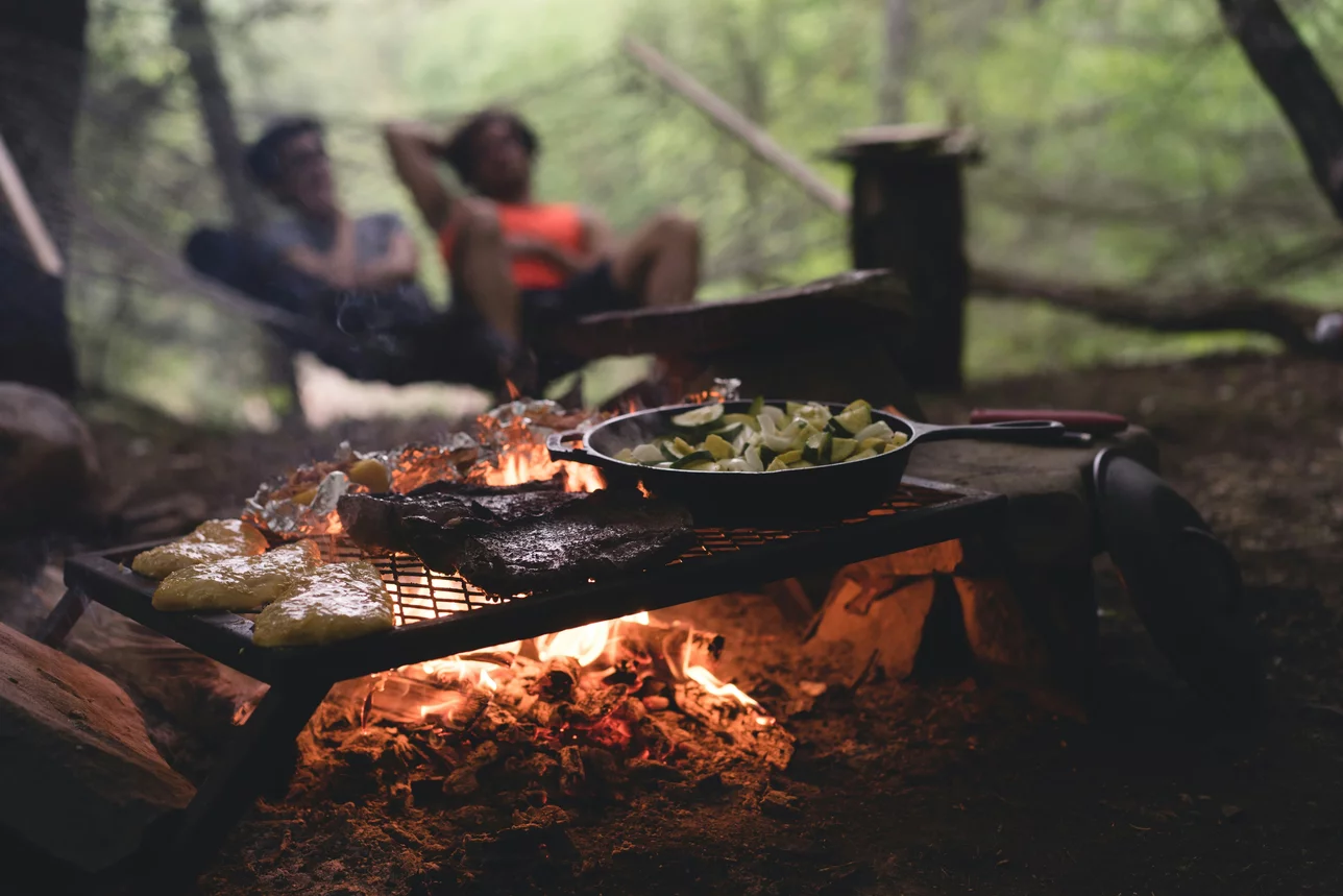 Outdoor-Küche: Campingrezepte, die deine PIA Camper Reise zu einem kulinarischen Highlight machen