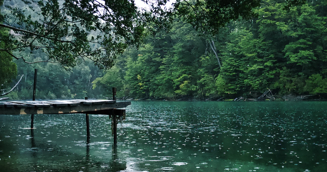 Camping bei Regen - Tipps und Tricks für Spaß trotz schlechtem Wetter