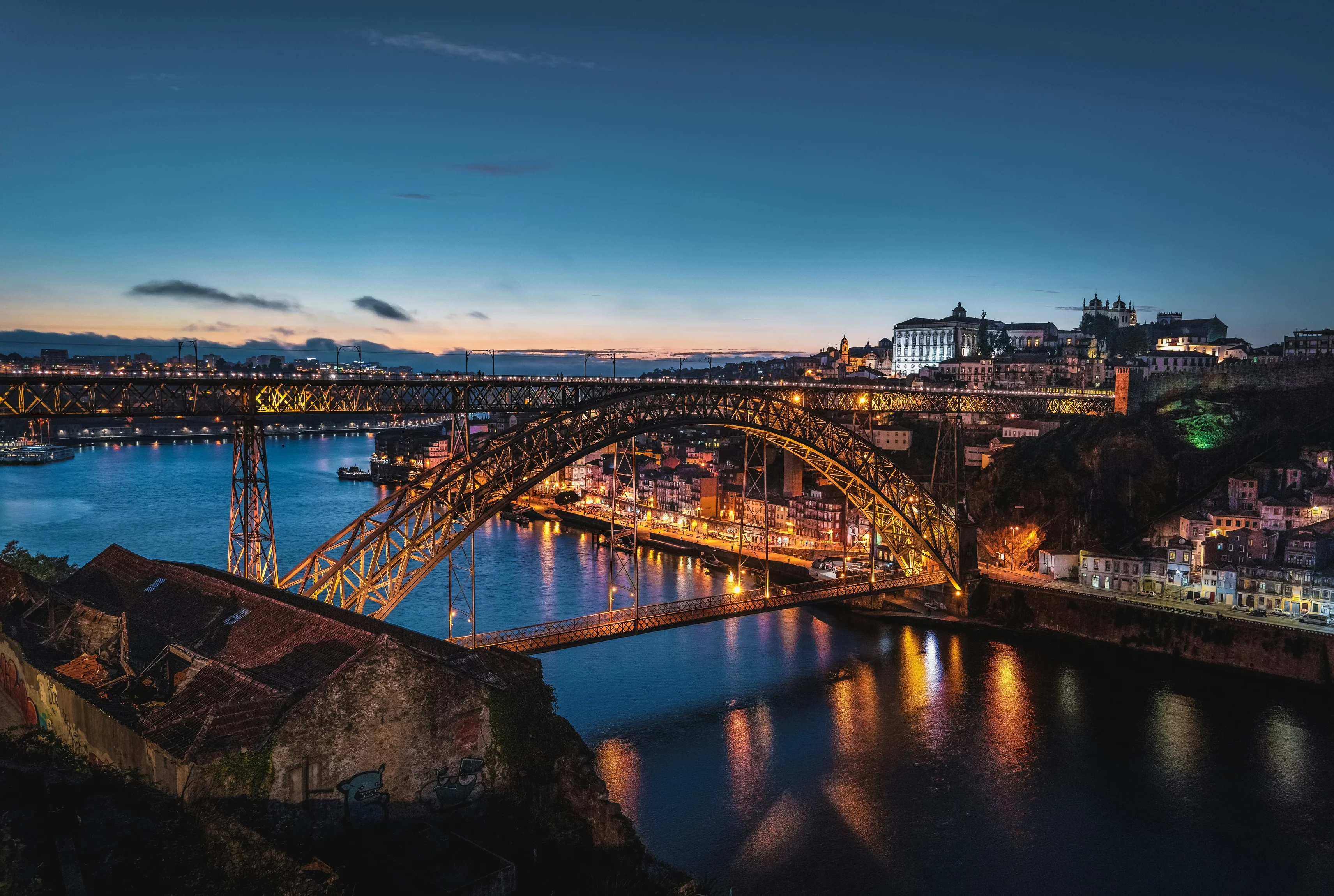 Porto Brücke bei Nacht 