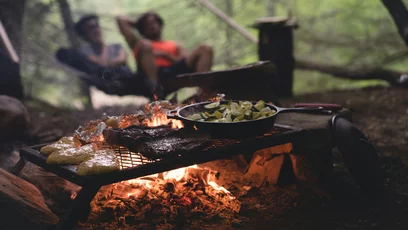 Outdoor-Küche: Campingrezepte, die deine PIA Camper Reise zu einem kulinarischen Highlight machen